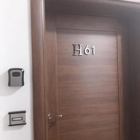 In Belvedere Club 550 M From Lift דירה