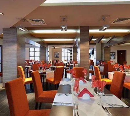 In Belvedere Club 550 M From Lift דירה