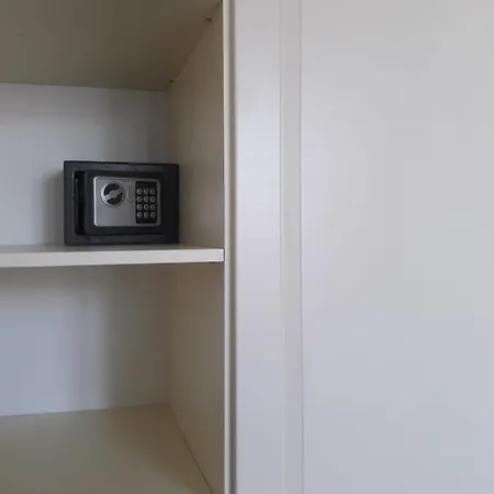 In Belvedere Club 550 M From Lift דירה