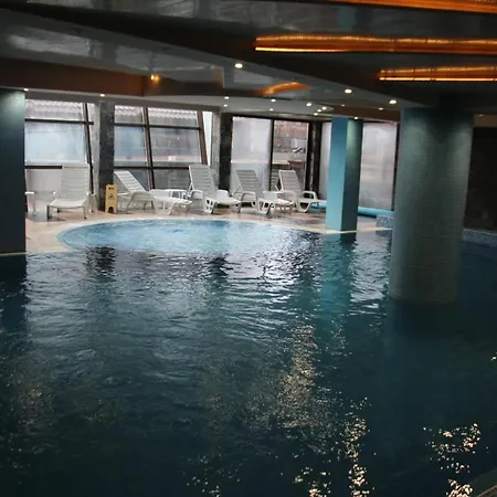 Apartment In Belvedere Club 550 M From Lift